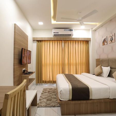 Hotel Lotus Anand Exterior photo