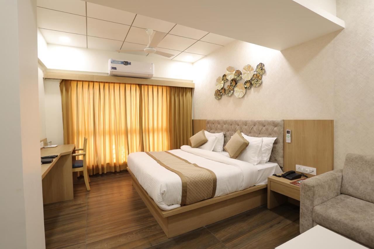 Hotel Lotus Anand Exterior photo