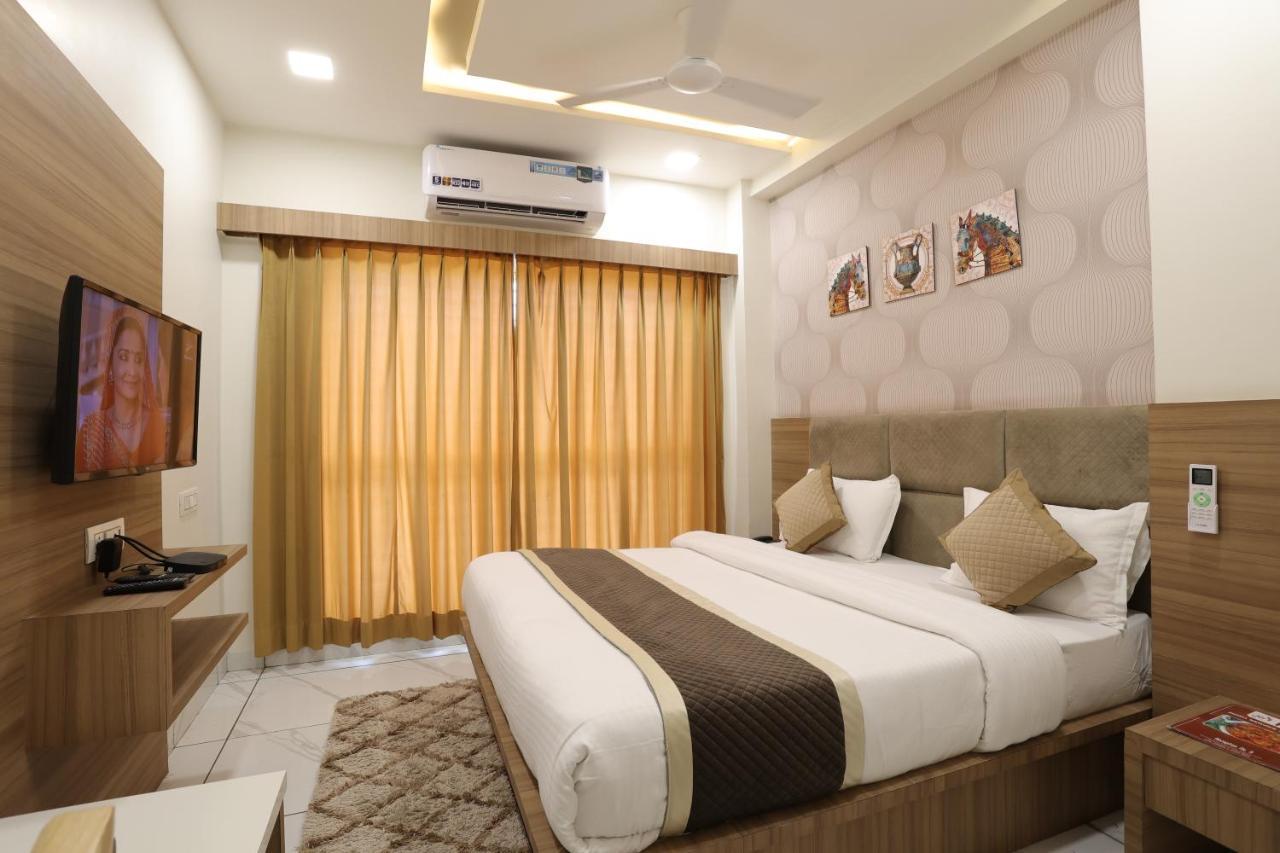 Hotel Lotus Anand Exterior photo